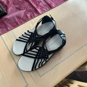 Brand-new never worn woman’s open toad sandal.
